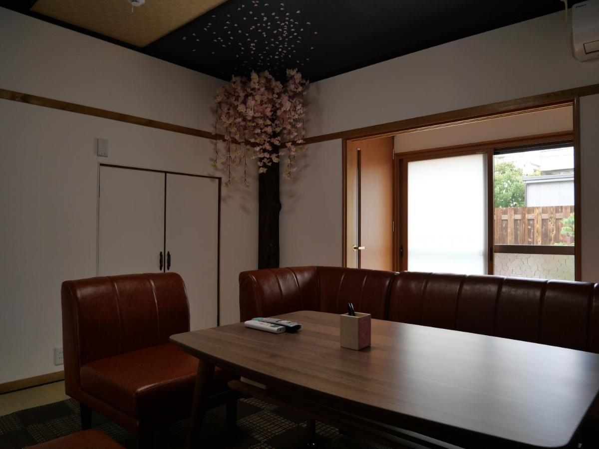 Sakura Aburaya Villa Takajama Kültér fotó